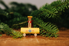 Lade das Bild in den Galerie-Viewer, Brunntrog-Miniatur mit Blumendekor