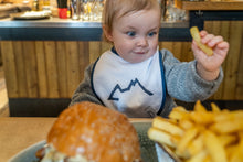 Lade das Bild in den Galerie-Viewer, Lätzchen