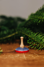 Lade das Bild in den Galerie-Viewer, Eisstock-Miniatur, handbemalt
