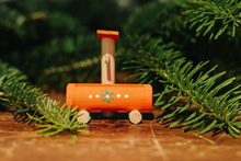 Lade das Bild in den Galerie-Viewer, Brunntrog-Miniatur mit Blumendekor
